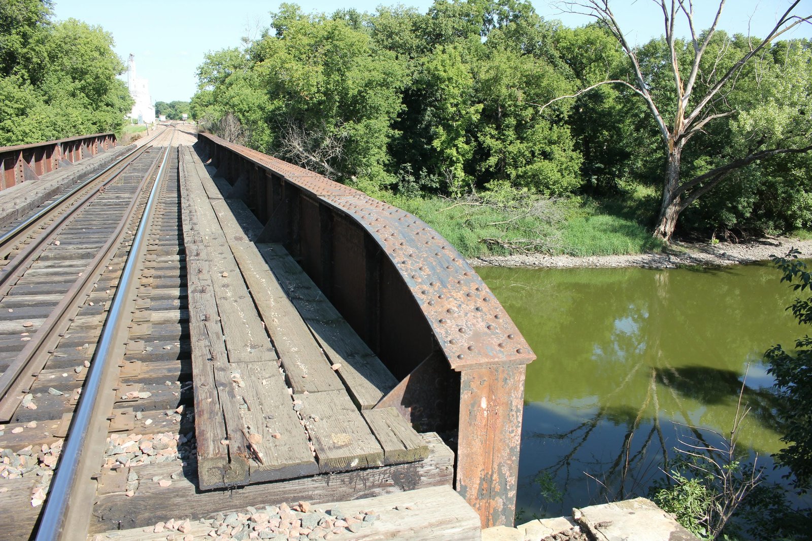 Girder end